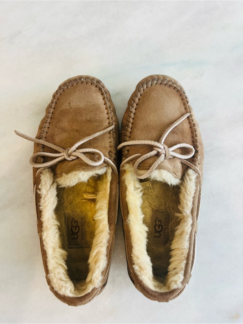 UGG Dakota Mocassin Suede Shearling Slippers Chestnut Women’s size 6 - Picture 6 of 10